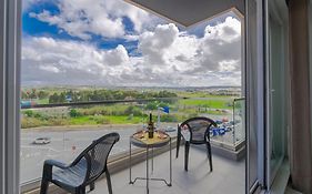 New Spacious Apartment 3 Bdr 2 Bth Balcony 7